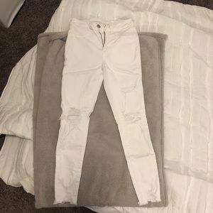 american eagle white ripped high rise jeans